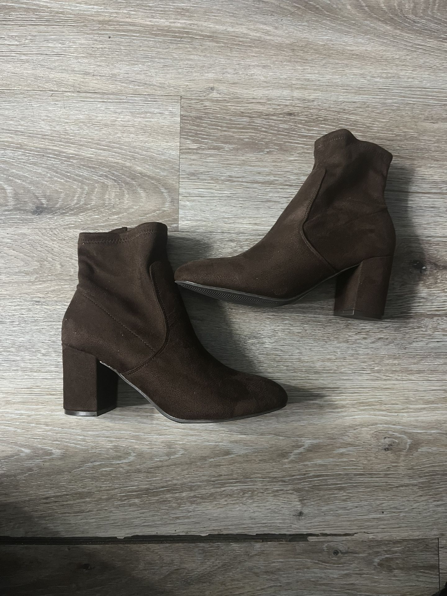 Brown heel boots 