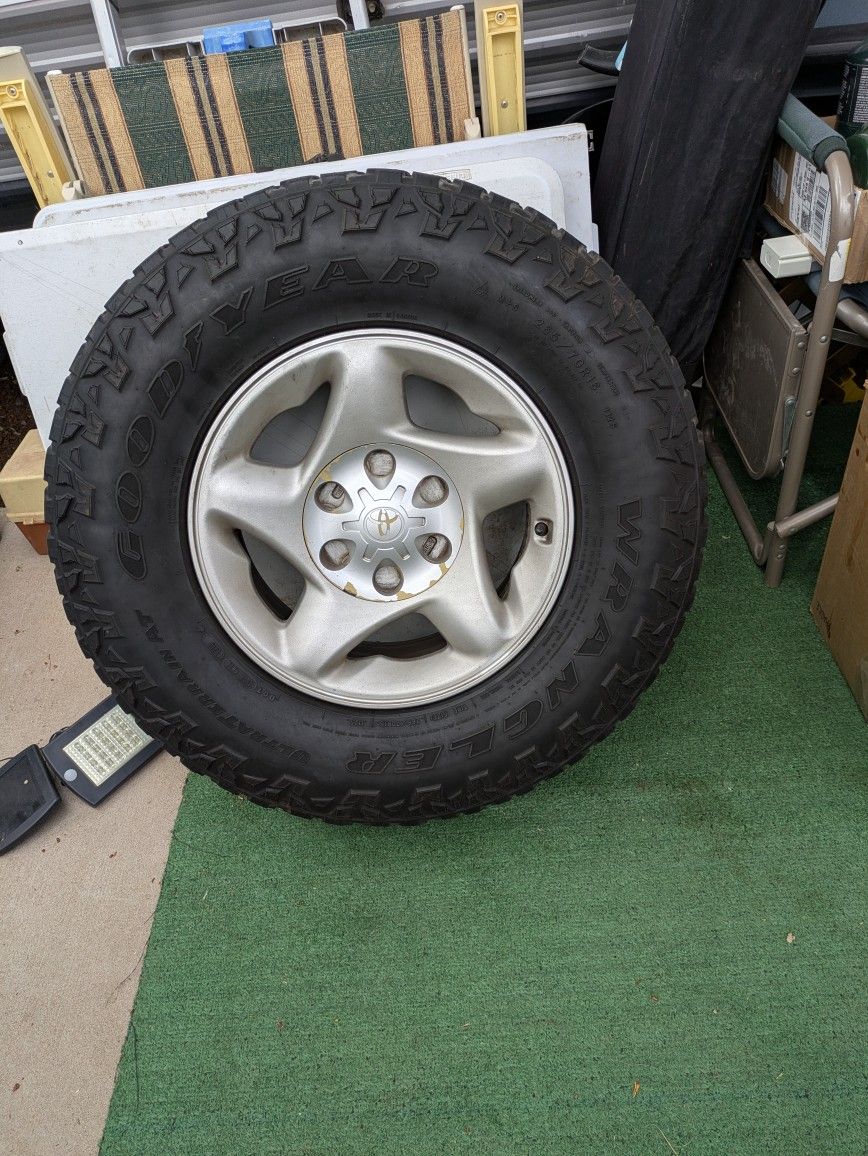 Wrangler. Tires