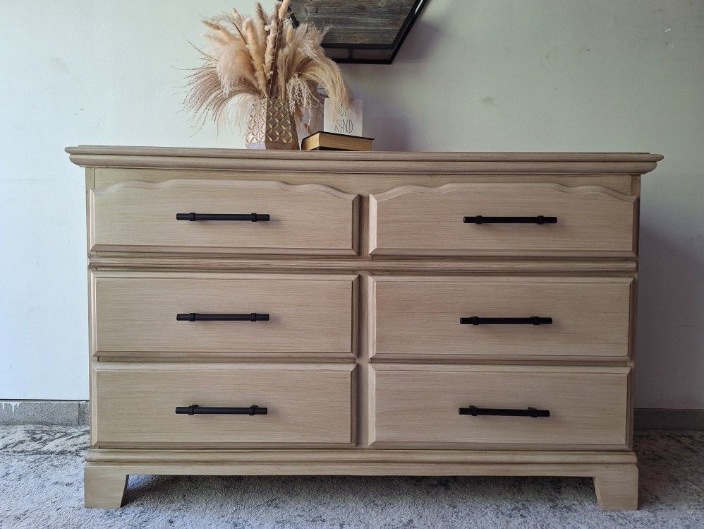 6-Drawer Dresser