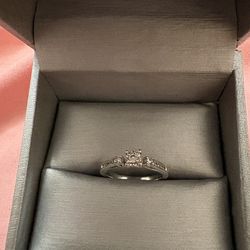 10k diamond ring