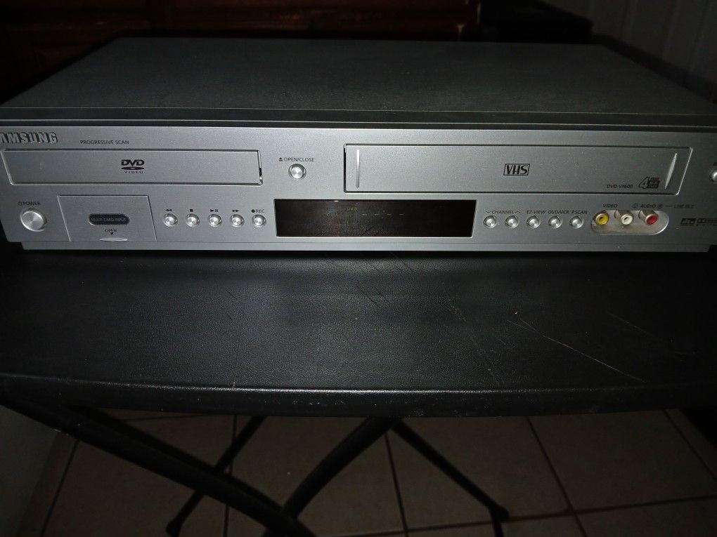 SAMSUNG VHS/DVD PLAYER COMBO