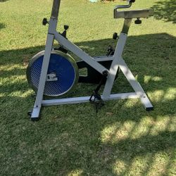 GOLD GYM HEAVY DUTY STATIONARY BICYCLE 