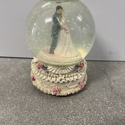Elegant Wedding Snow Globe-Wind Up Plays Wedding March Song-Great Condition!