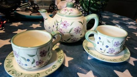Tea set and 35 keurig pod holder.
