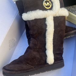 MICHAEL KORS WINTER COFFEE SHEARLING GOLD LOGO TALL WEATHER BOOTS 6 I LOVE SHOES