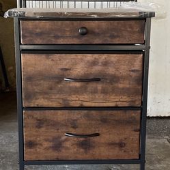 Pinardi Nightstand with 3 Drawers,