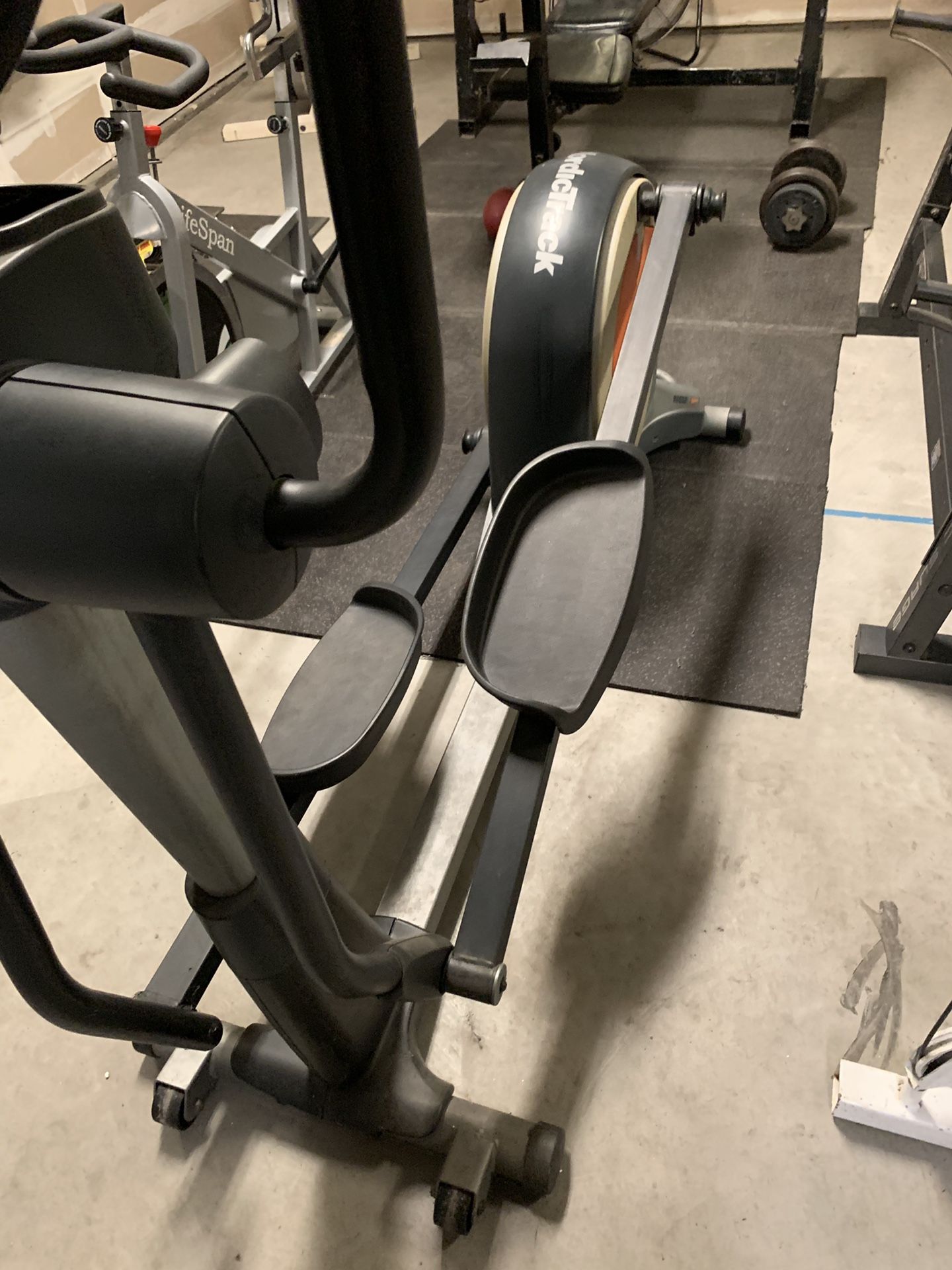 NordicTrack E5 vi elliptical for Sale in Visalia, CA OfferUp