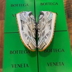 BOTTEGA VENETA  ORBIT   SZ 43    $200