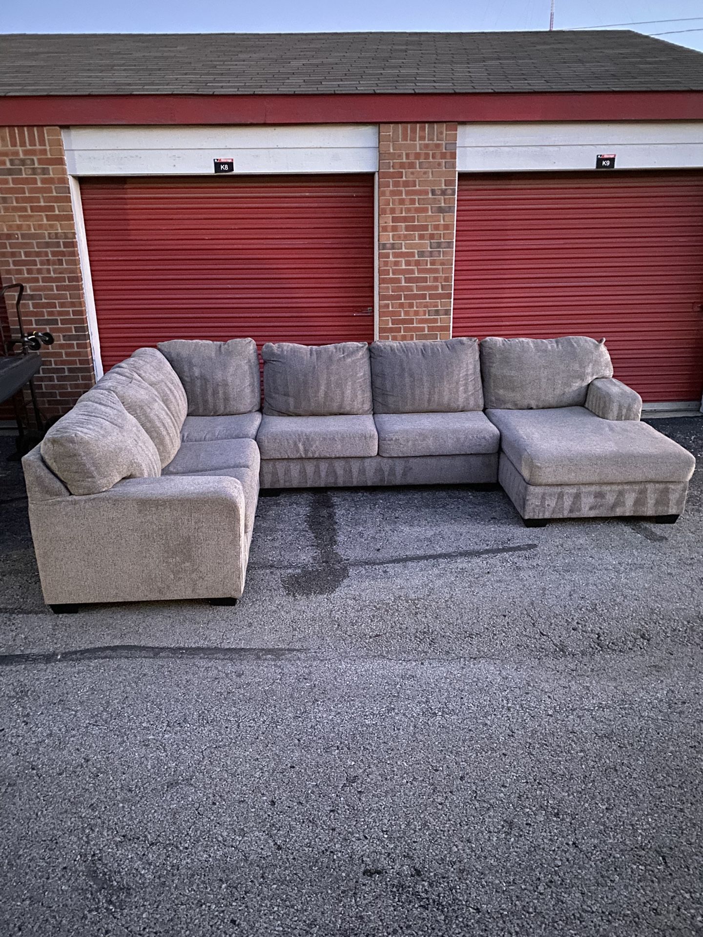 U-Shaped Sectional Couch - 🚚 Free Delivery