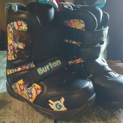 Snow boots kids size 2 $15