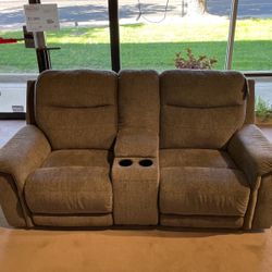 Reclining loveseat