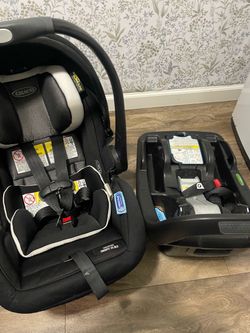Graco Snugride DLX baby car seat.