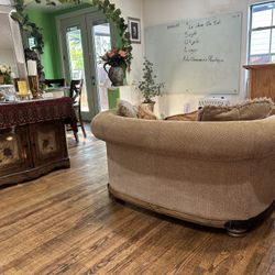 Love Seat. Sofa. Couch. Sillon.