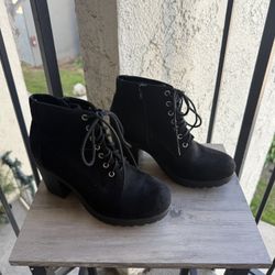 High Heels Lace Up Boots Size 9