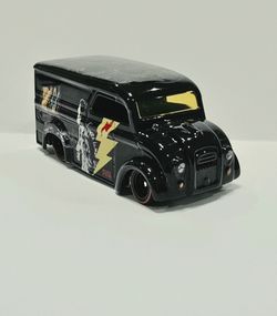 Hot Wheels Custom M TV DAIRY DELIVERY