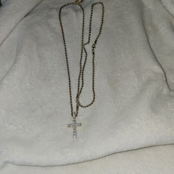 22 inch Twisted Rope chain with rhinestonecross pendant. Includes 18inch Gold rope chain. Great gift!