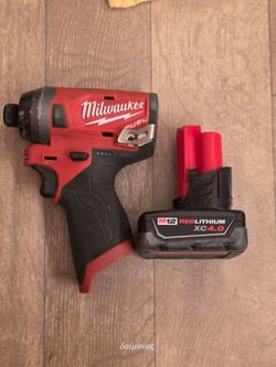 Milwaukee M12 FUEL includes 4.0 battery