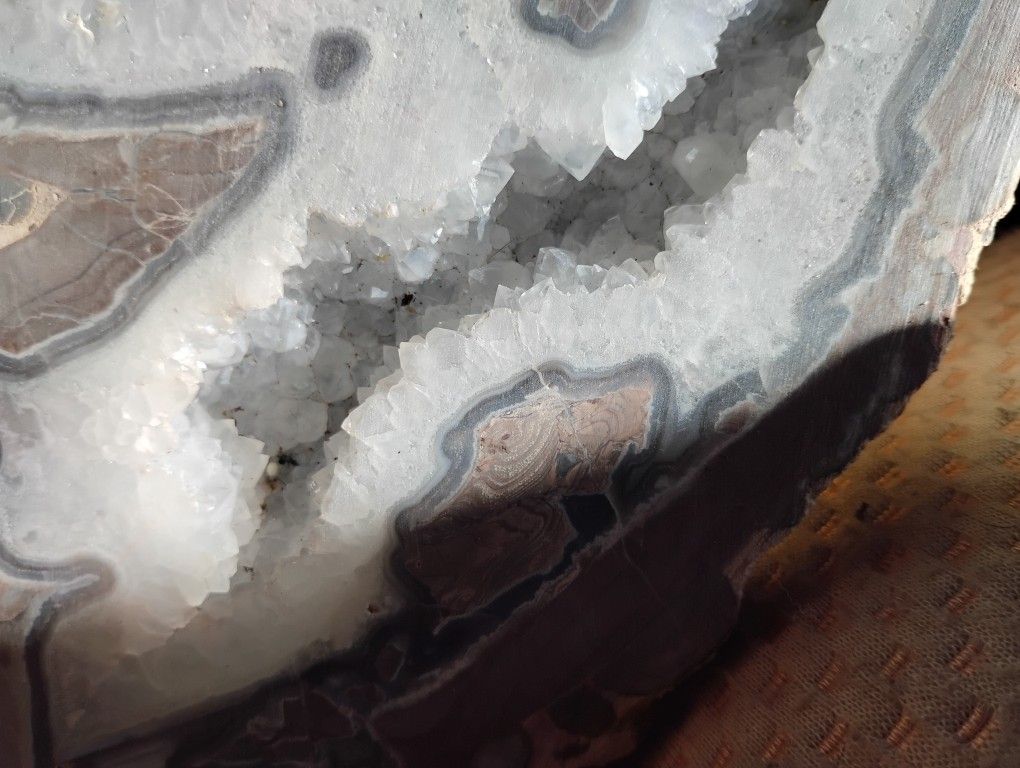 Really Beautiful Agate rock 9 I'll with Crystals