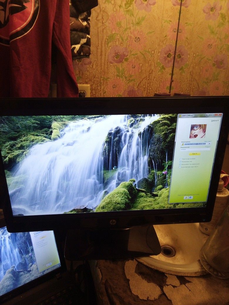 !! 32 In Monitor By HP With HDMI