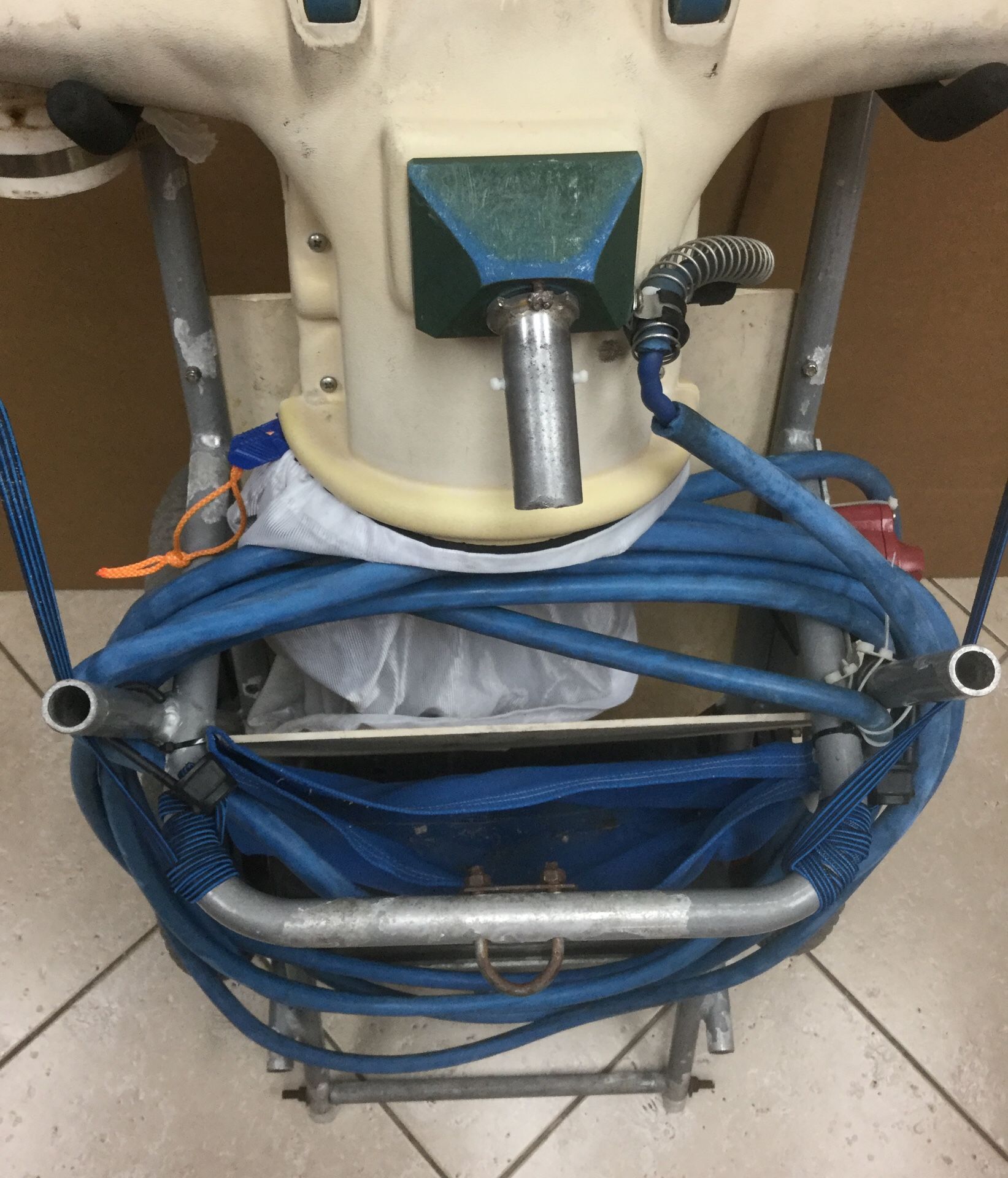 HAMMERHEAD POOL VACUUM 30” With On Board Charger and Battery for Sale