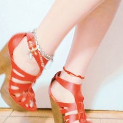 G by GUESS MULES CLOGS RED SANDALS SIZE 7.5 NEAR NEW