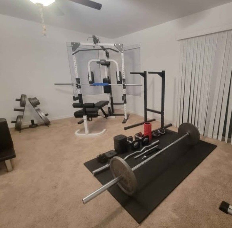Home Gym: Workout Machine, Squat Rack, Bench Press, Deadlift, Plates Etc