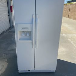 REFRIGERATOR 