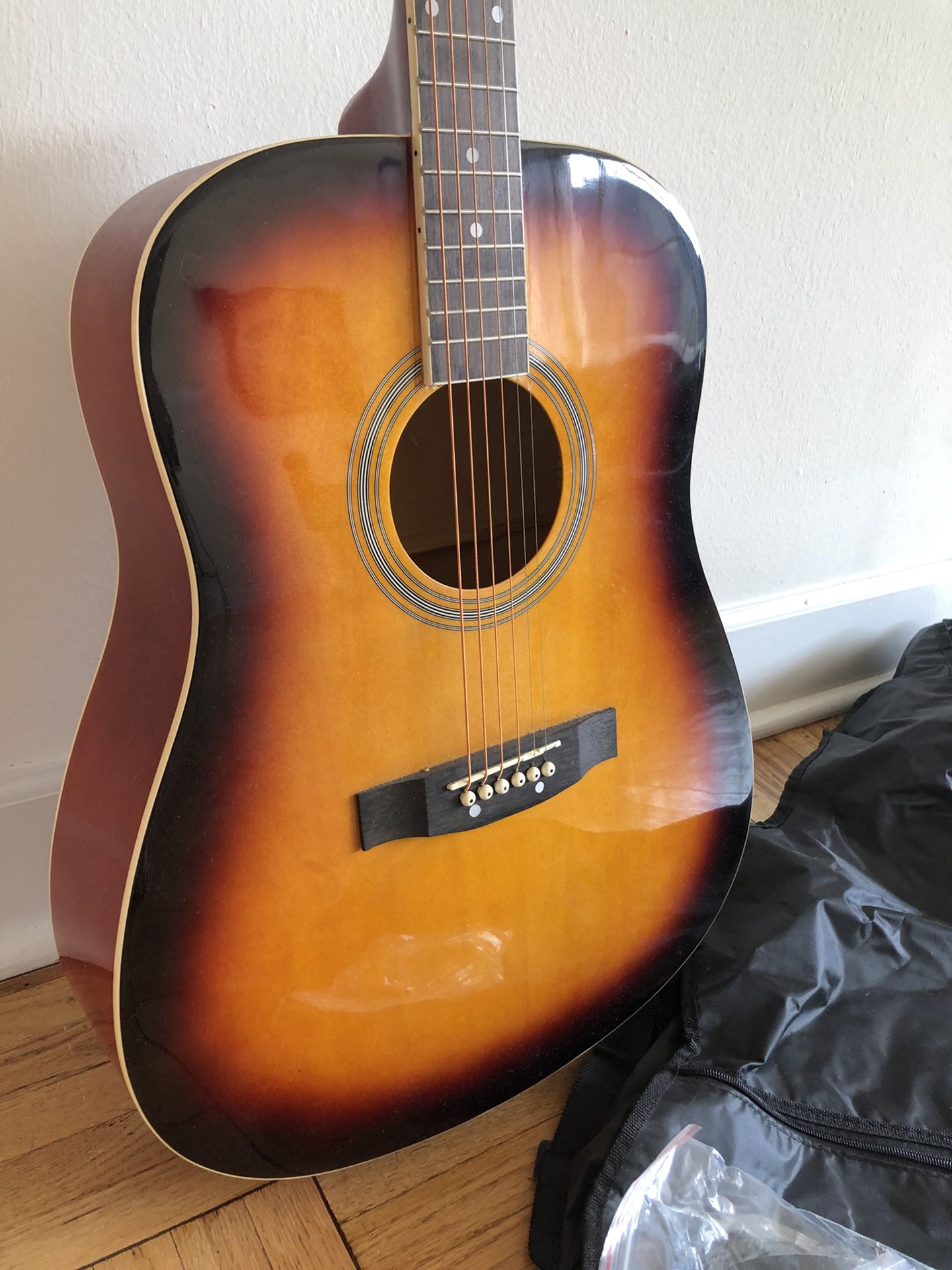 Beginner Guitar w/Case extra strings