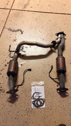 Toyota Fj cruiser Catalytic Converter Exhaust Pipes with Gaskets