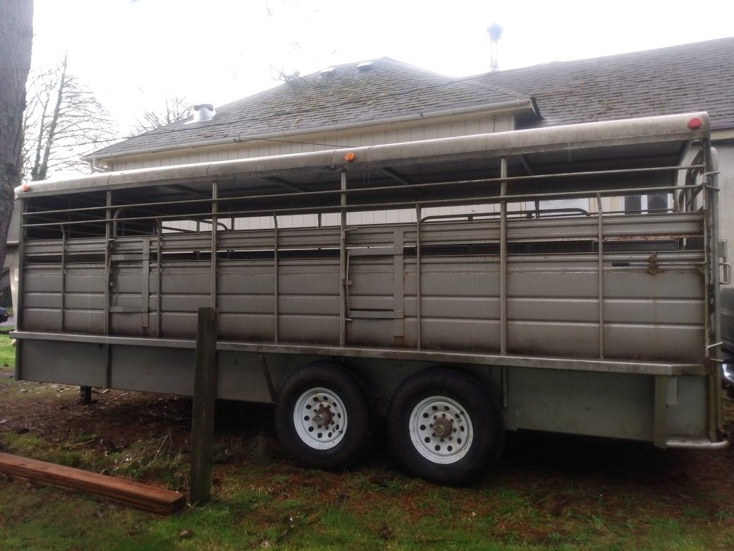 20' Gooseneck Horse Trailer