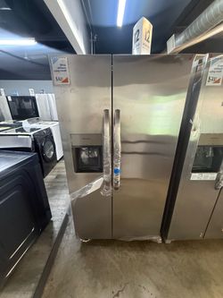 FRIGIDAIRE SIDE BY SIDE STAINLESS STEEL REFRIGERATOR WITH WATER AND ICE DISPENSER 🔥