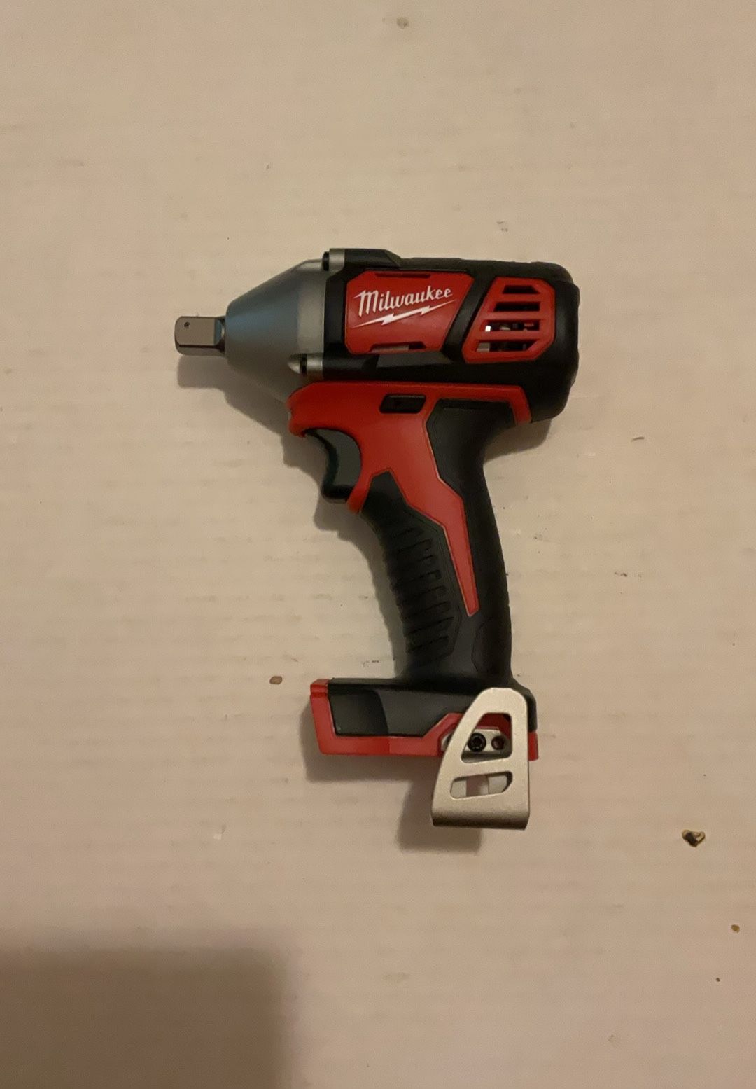 Brand New Milwaukee M18 1/2” Square Drive Impact Wrench. 170 Firm on Price. 170 Firme en Precio.