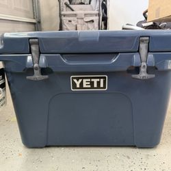 Yeti 35 Hard Cooler In Tundra