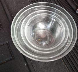 4 nesting  glass bowls