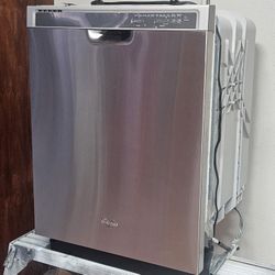 ✨️🔆Whirlpool🔆✨️ S-Steel Dishwaher in Perfect Condition 
