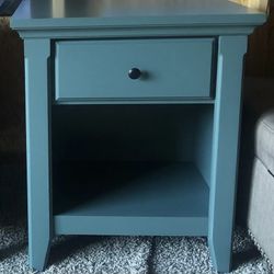 🩵 😊End table/ Entryway/ Bedroom Table