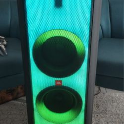 JBL PartyBox 1000, Powerful Bluetooth party speaker with full panel light effects