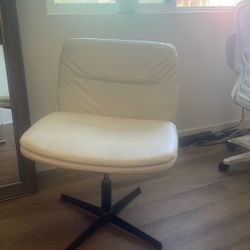 TikTok White Wide Chair 