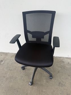 Office chair with armrest