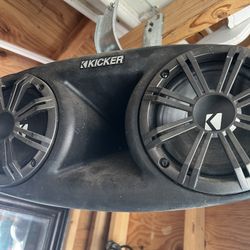 Pair Of Side By Side Speakers Kickers 