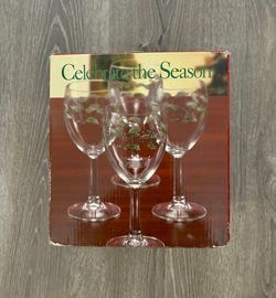 Holiday Wine Glass Set of 4