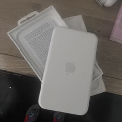 Apple Battery Charger 