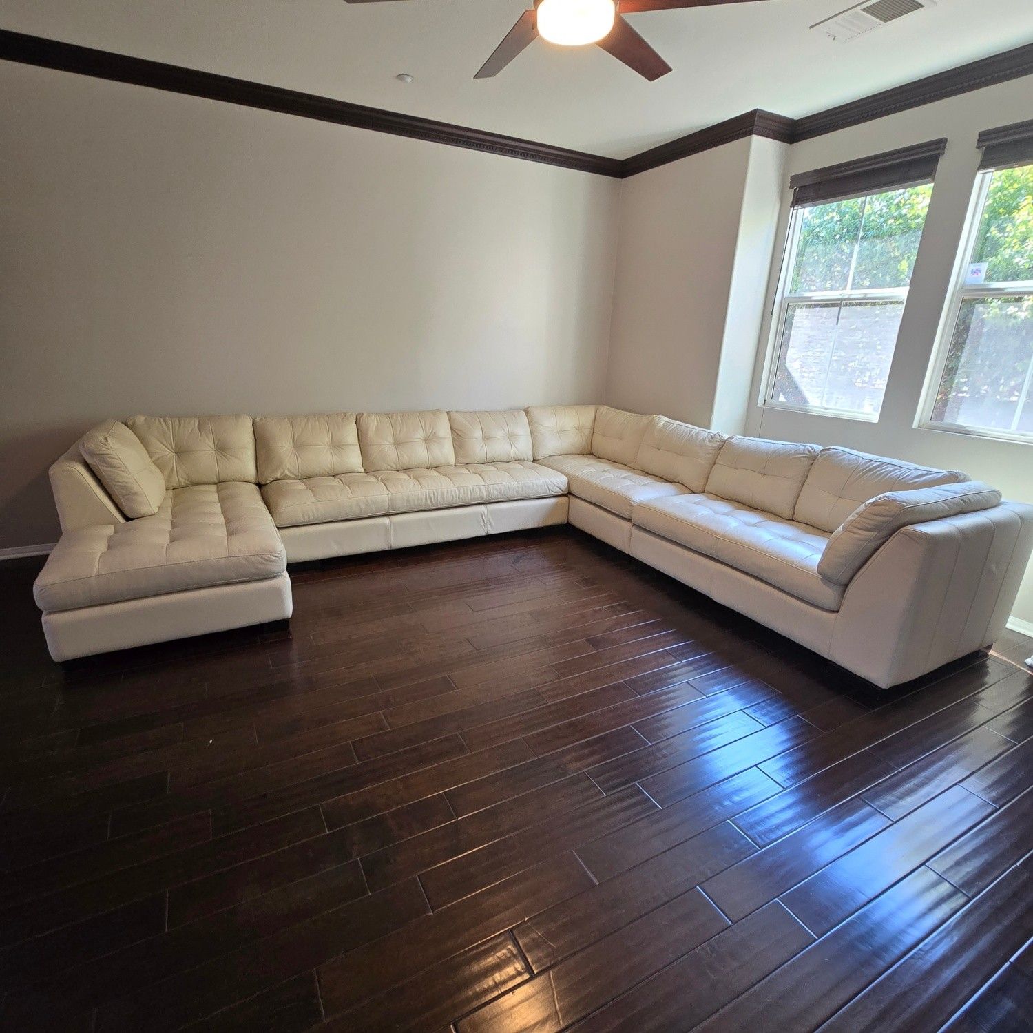 Can Deliver! $3000 OFF Retail Price - Like New Cream Leather Sectional Sofa Couch
