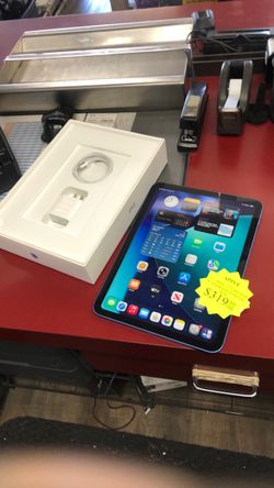 1003 Apple MD7G4LL/A 128gb 11th Gen iPad with Box and Charger 570849
