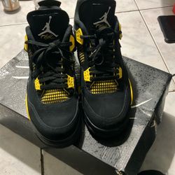 Air Jordan Retro 4 “ Thunder”