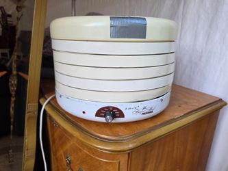 Harvest Maid Food Dehydrator with Original Box