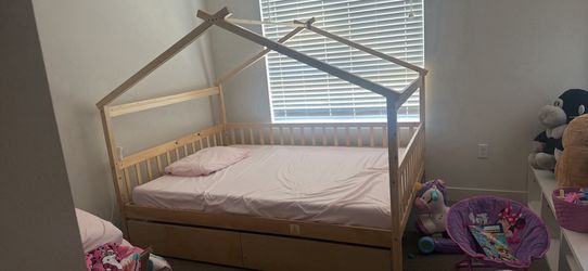 Full Size Wooden House Bed