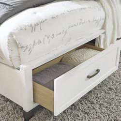  Brynburg - White - 8 Pc. - Dresser, Mirror, Chest, Queen Panel Bed with 2 Storage Drawers, 2 Nightstands 