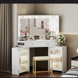 Brand New LED Makeup Vanity Desk – Still in Box (Unopened)