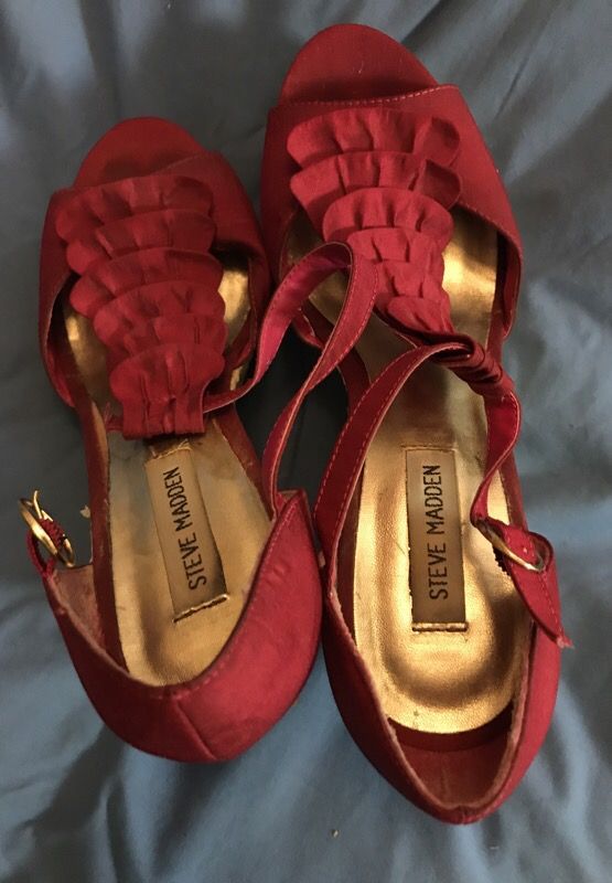 Steve Madden Women's Burgundy Wedge Platform Sandals size 9